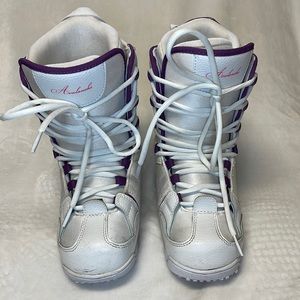 Avalanche snowboard boots